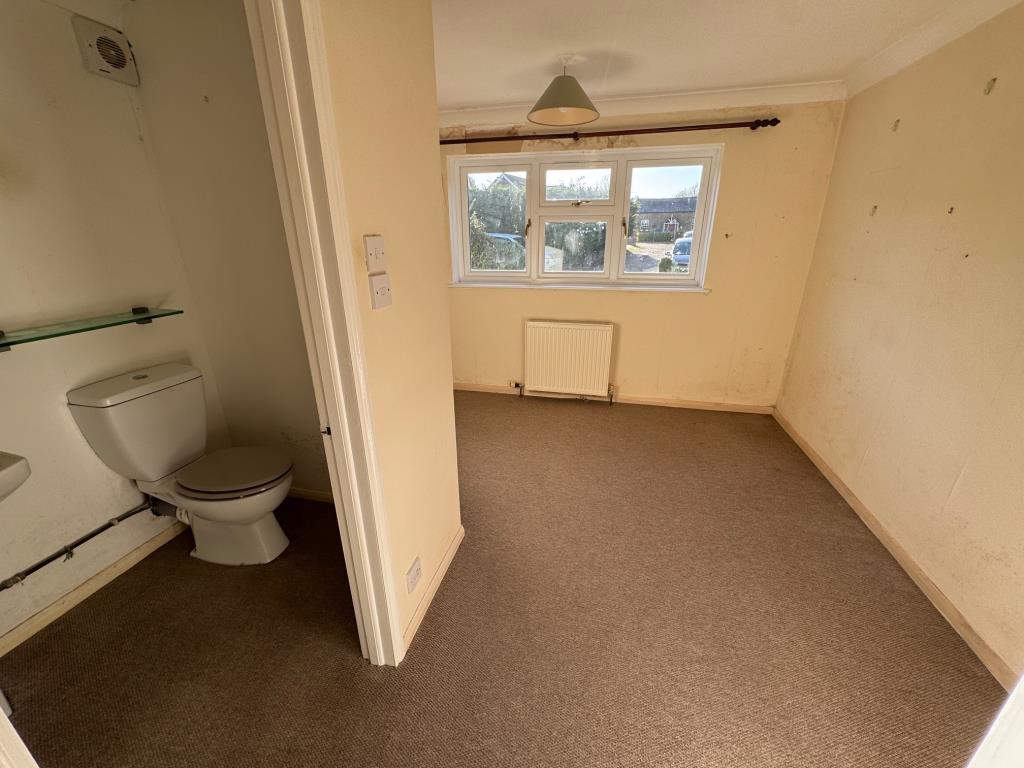 Lot: 154 - SEMI-DETACHED COTTAGE IN NEED OF IMPROVEMENT - Dining room with WC off